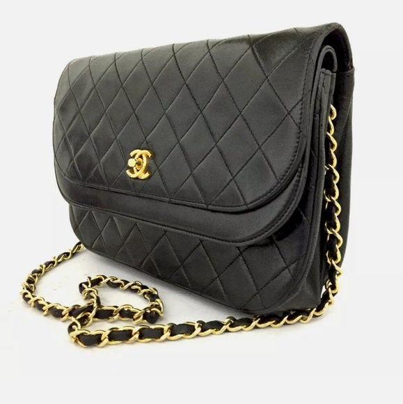 🎉🎉HP🎉🎉Vintage CHANEL Black Half Moon Flap Shoulder Bag - Picture 3 of 12
